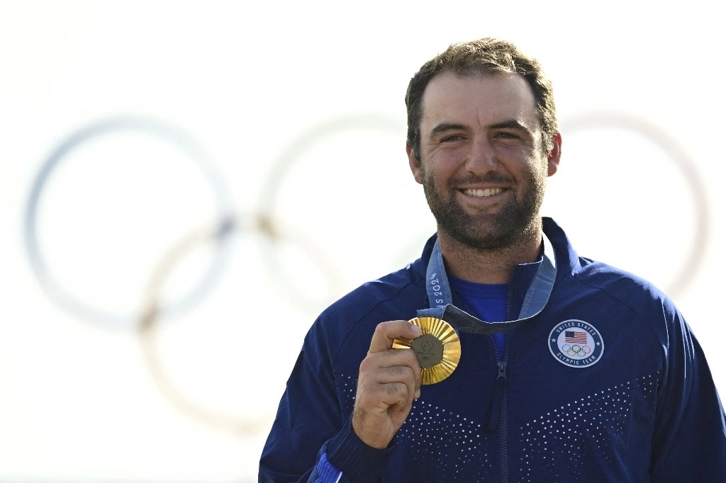 El estadunidense, Scottie Scheffler se hizo con la medalla de oro en París 2024 con un acumulado de 265 golpes. Foto Afp
