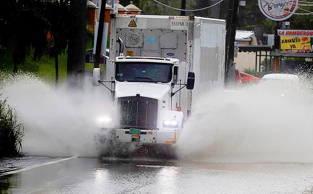 Se reporta un total de 358 cortes carreteros, en Tabasco (3), Veracruz (7) y Chiapas (345), Quintana Roo (1) y Yucatán (2); más 3 puentes afectados ubicados en Veracruz (2) y Chiapas (1). Foto. CANACAR.