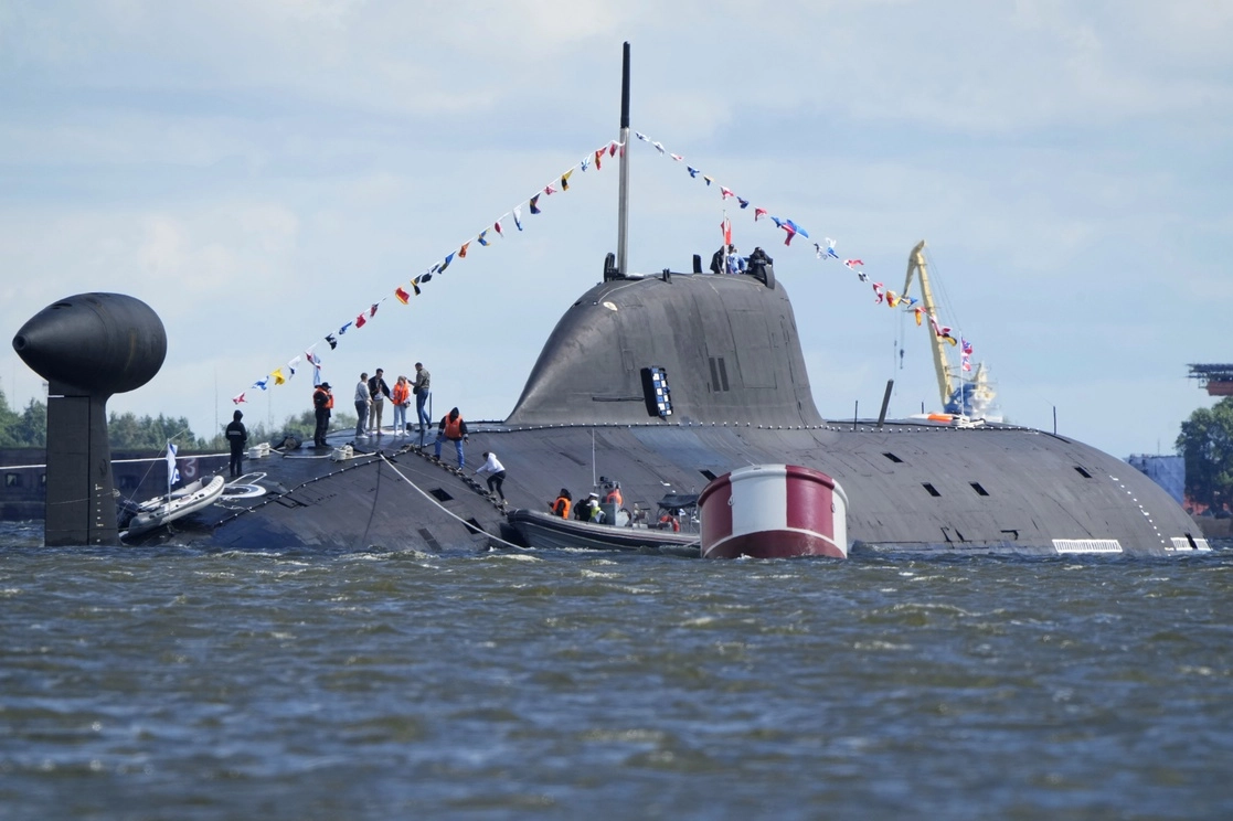 Un submarino de ataque con capacidad nuclear, durante el Día de la Marina, en San Petersburgo, Rusia, el 30 de julio pasado. Foto Ap 