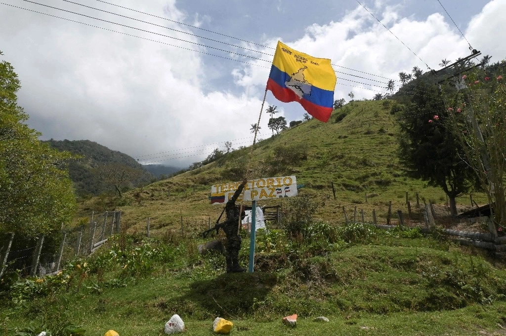 Simón Trinidad, jefe guerrillero de las FARC, fue aceptado por la justicia transicional de Colombia; su situación judicial será estudiada por la Sala de Amnistía e Indulto (SAI). Foto Afp