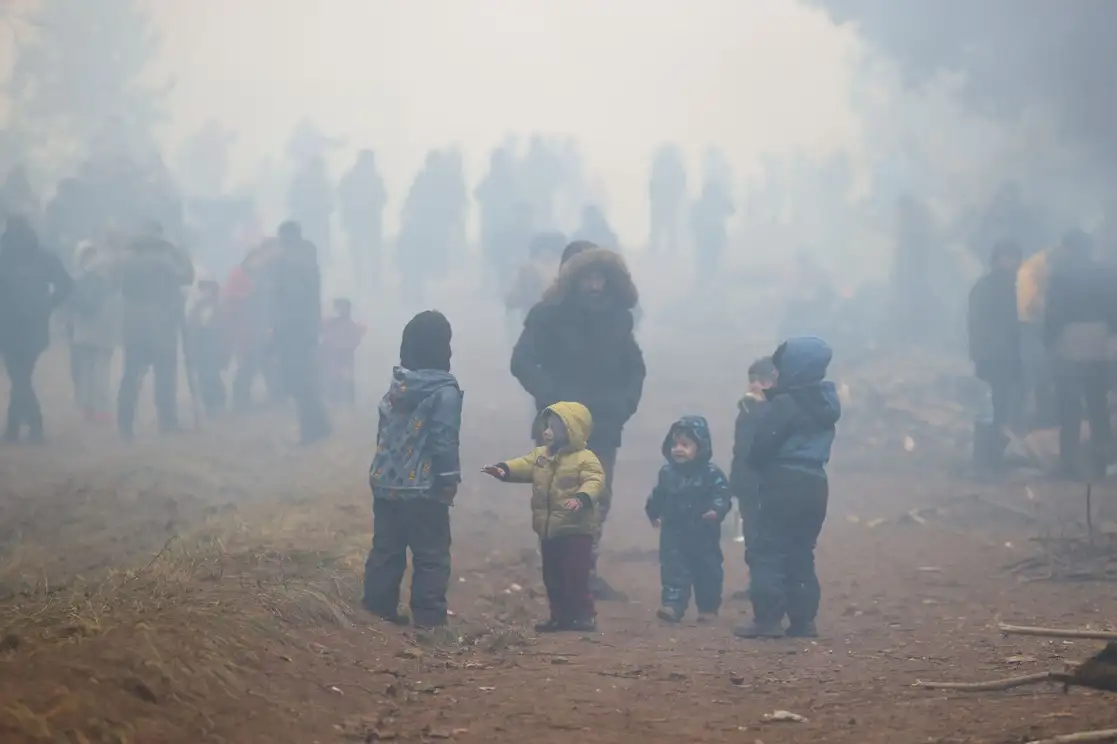 La situación para los desplazados empeoró debido a las bajas temperaturas en la zona. La imagen, en Grodno, en la región bielorrusa, el 11 de noviembre de 2021. Foto Afp