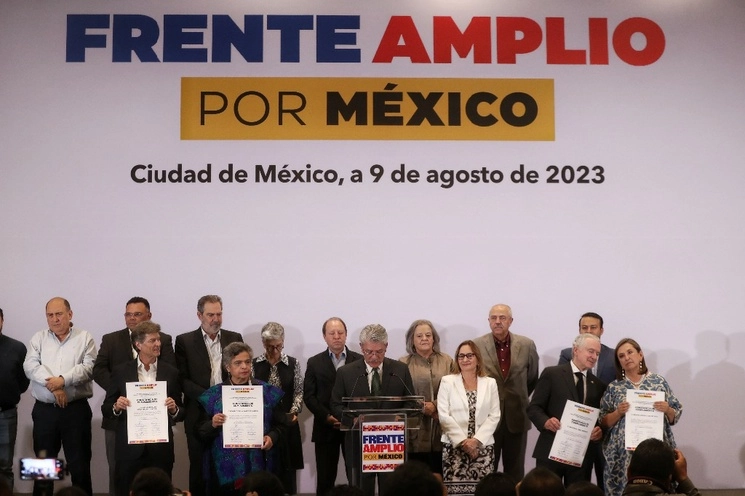 Enrique de la Madrid, Xóchitl Gálvez, Beatriz Paredes y Santiago Creel son los aspirantes de Frente Amplio por México que recabaron las 150 mil firmas para seguir en el proceso de selección de candidato. Foto Marco Peláez