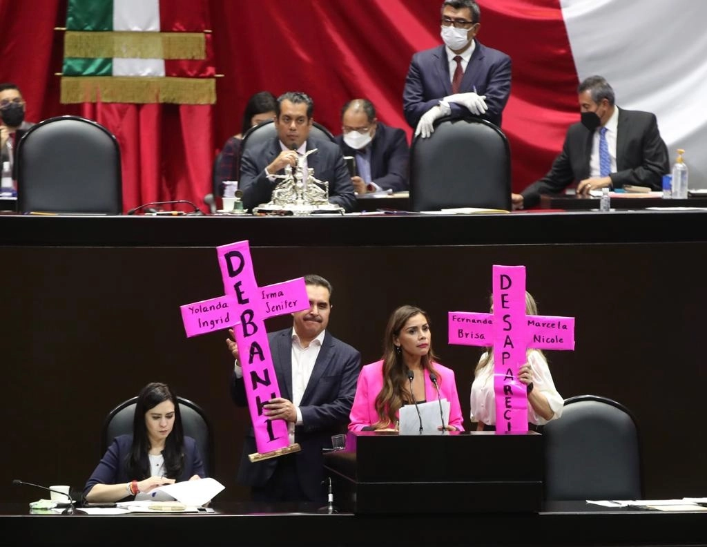 Durante la discusión de un dictamen de las Comisiones de Derechos Humanos y Justicia que modifica la Ley de Desaparición Forzada, en el recinto legislativo de San Lázaro, Ciudad de México, el 26 de abril de 2022. Foto José Antonio López