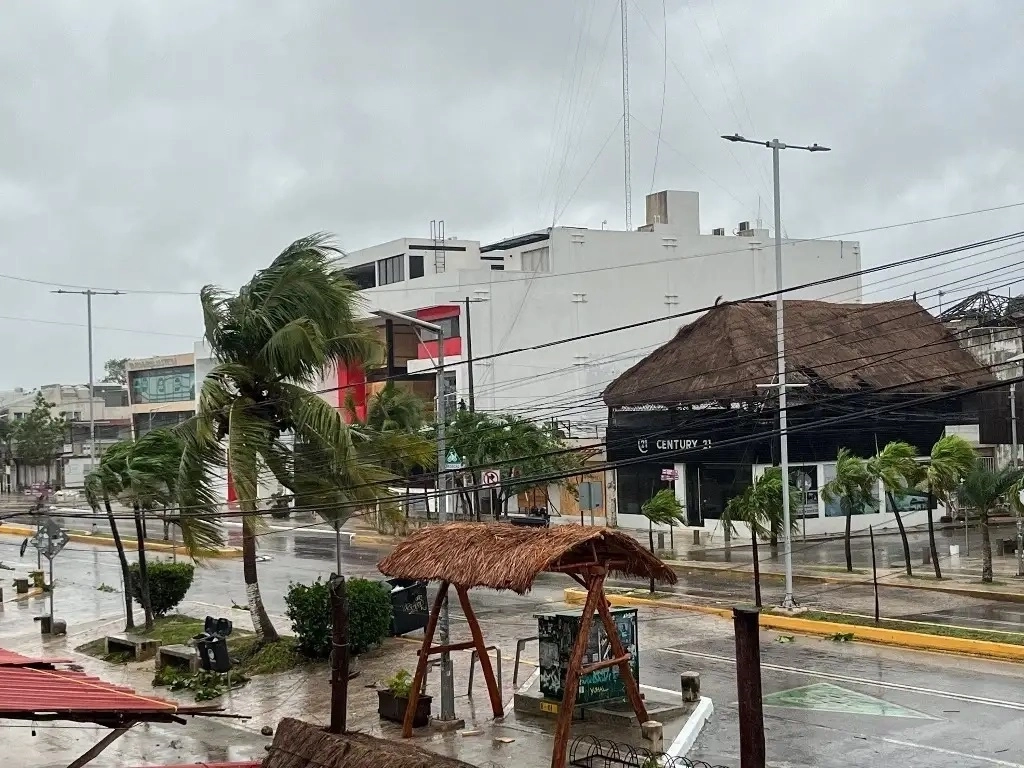La gobernadora Mara Lezama Espinosa, informó que la tormenta tropical Helen se ubica a 410 kilómetros al sureste de Cancún. Foto Víctor Camacho