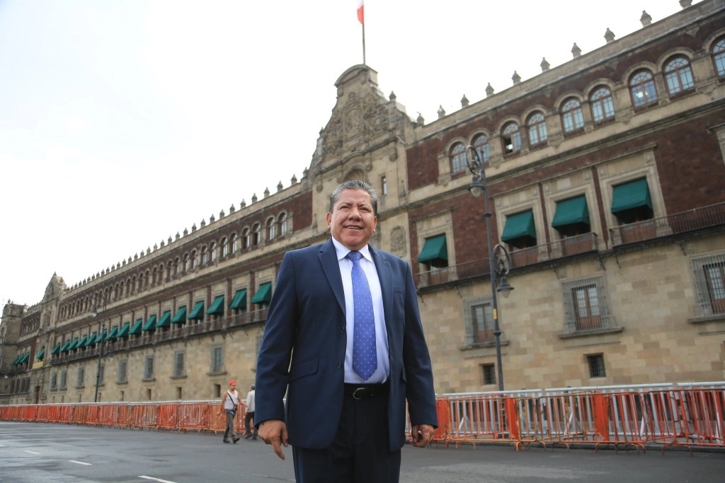 El presidente Andrés Manuel López Obrador informó que recibió al gobernador de Zacatecas, David Monreal, para revisar el tema de la inseguridad en ese estado. Foto tomada de X @DavidMonrealA