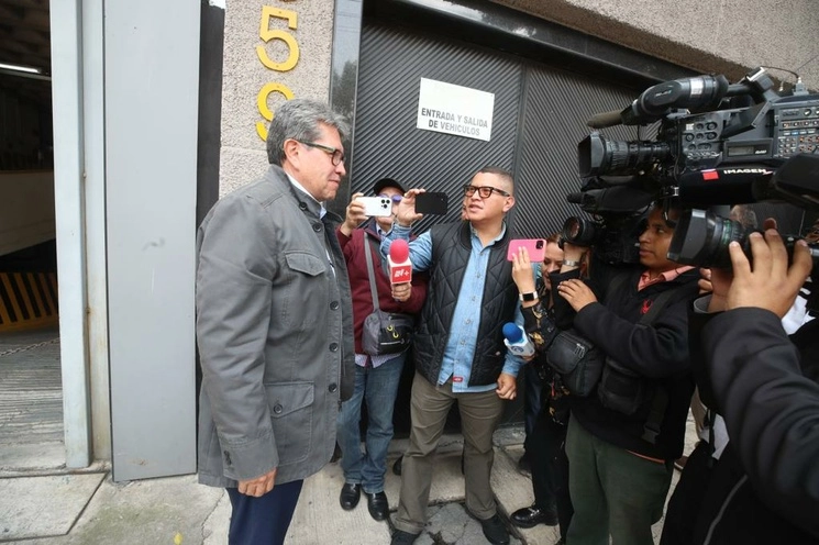 Ricardo Monreal, a su llegada a una reunión de dirigentes y aspirantes de Morena, en instalaciones del partido, en la Ciudad de México, el 7 de septiembre de 2023. Foto José Antonio López



