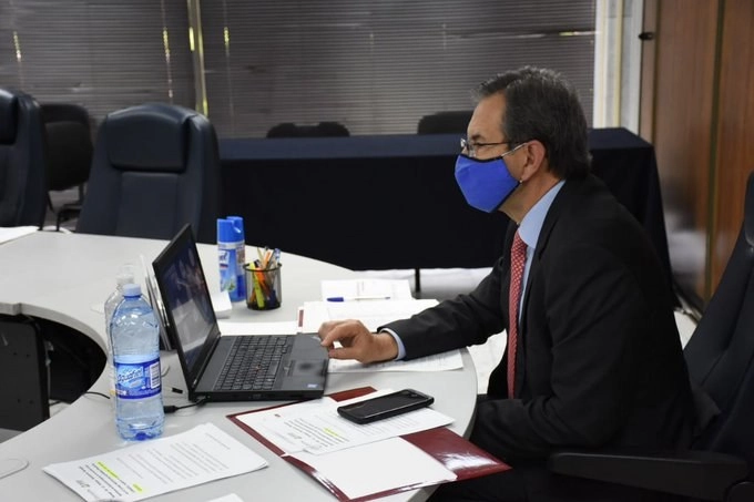 El titular de la SEP, Esteban Moctezuma durante la reunión virtual. Foto tomada de la cuenta de Twitter @SEP_mx