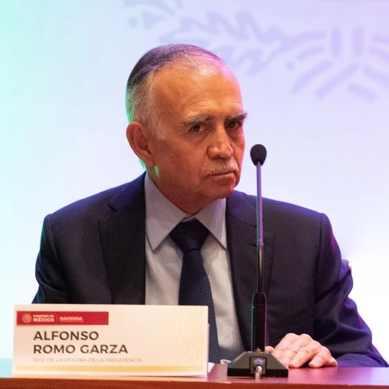 El Jefe de la Oficina de la Presidencia de la República, Alfonso Romo, no descartó que ante la caída de los precios petroleros se tenga que hacer un ajuste al gasto público. Foto Pablo Ramos 