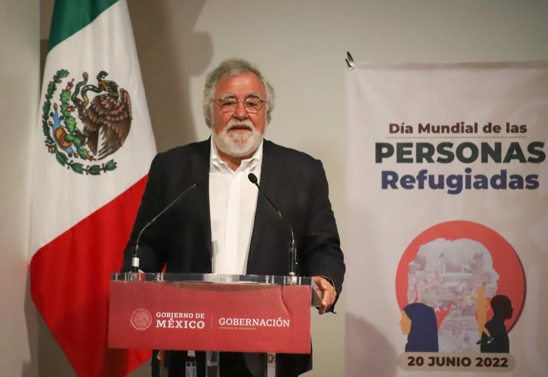 El subsecretario de DH de la Segob, Alejandro Encinas durante la conmemoración del Día Mundial de las Personas Refugiadas. Foto tomada de la cuenta de Twitter @A_Encinas_R