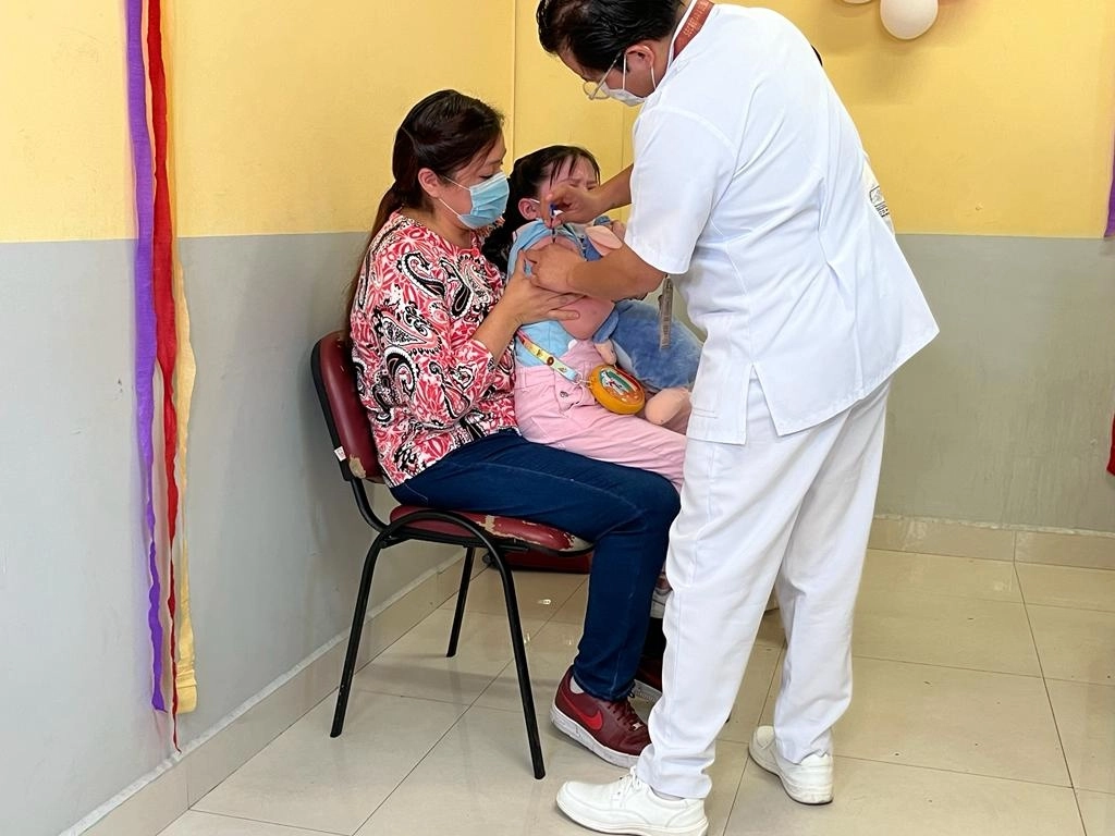 Jornada de vacunación de la segunda dosis a niños de 5 años, así como primera o segunda dosis a rezagados de 5 a 11 años, en la Clínica de Especialidades Número 4, ubicada en la alcaldía Cuauhtémoc, en la Ciudad de México, el 24 de octubre de 2022. Foto María Luisa Severiano


