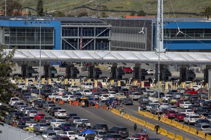 Punto de inspección vehicular en el cruce de San Ysidro para entrar a Estados Unidos, en Tijuana, Baja California. Foto Cuartoscuro / Archivo