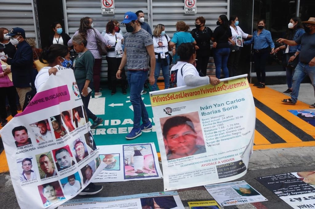 Familiares de desaparecidos durante una protesta la tarde de este 09 de abril de 2021. Foto Guillermo Sologuren