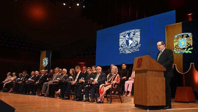 Encabeza el rector de la UNAM, Leonardo Lomelí ceremonia por el Día de la Maestra y el Maestro. Foto 