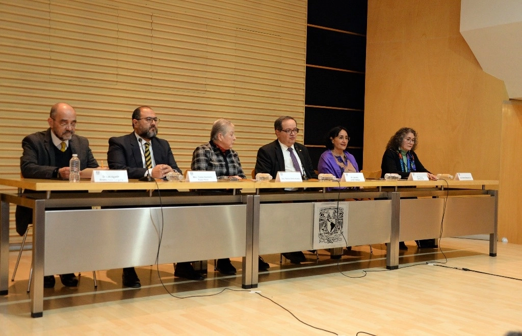 El rector de la UNAM, Leonardo Lomelí (c) durante la presentación de los nuevos funcionarios. Foto DGCS UNAM