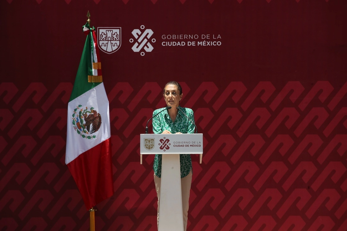 Durante su recorrido por Tlalpan, la jefa de Gobierno hizo anuncios de apoyo económico. Foto Yazmín Ortega Cortés