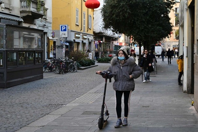 Son turistas de origen chino las dos primeras personas detectadas en Italia con coronavirus. Foto Afp