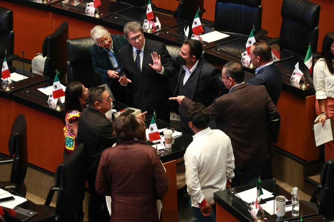Diputados debaten los alcances que tendrá el paso de la Guardia Naciona bajo control de la Secretaría de Defensa Nacional. Foto Luis Castillo