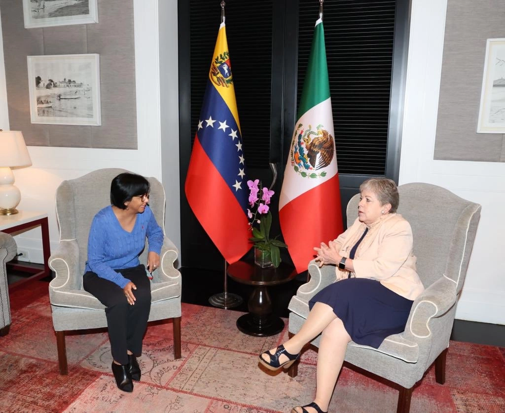 Delcy Rodríguez, vicepresidente ejecutiva de la República Bolivariana de Venezuela, y la canciller Alicia Bárcena. Imagen tomada de https://twitter.com/aliciabarcena