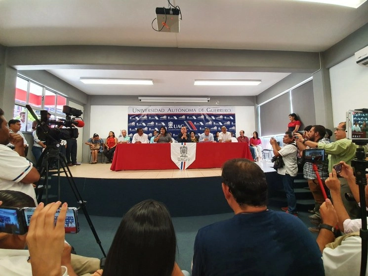 Autoridades y sindicatos acordaron conjurar la huelga emplazada desde noviembre pasado en la UAGro. Foto @JavSaldana

