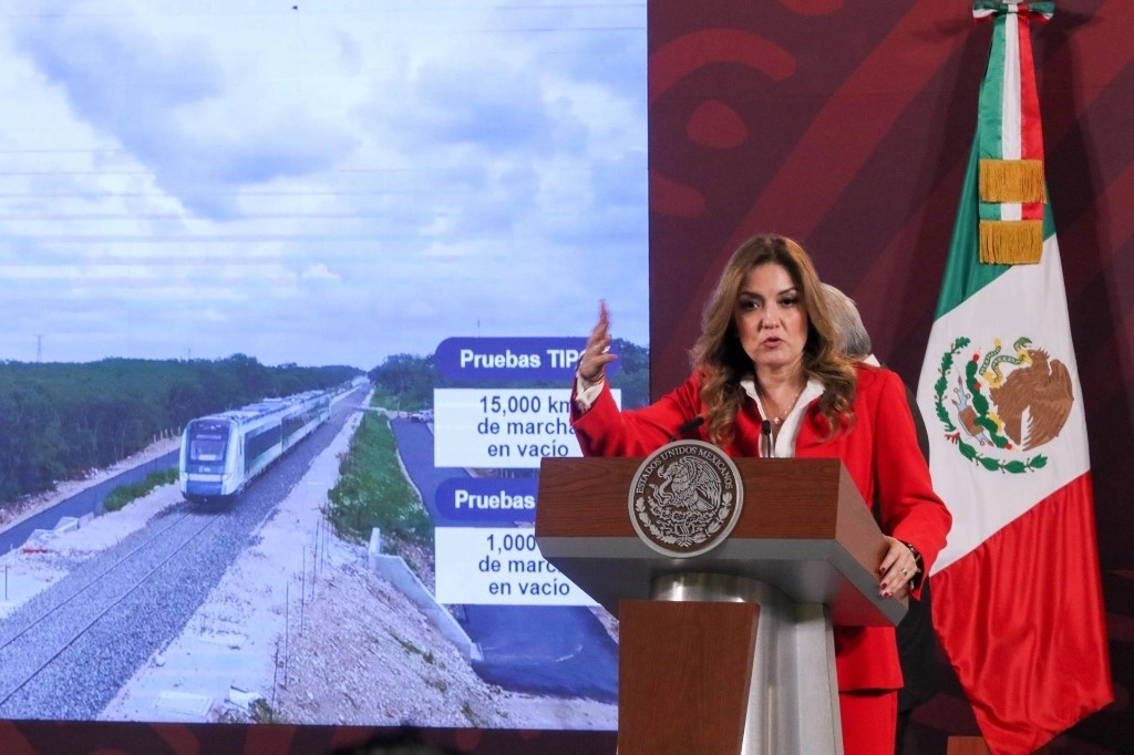 La directora de Alstom México, Maite Ramos, expone sobre la reciente supervisión del Tren Maya, en la que estuvo presente el presidente López Obrador, el 9 de octubre de 2023. Foto Cuartoscuro 