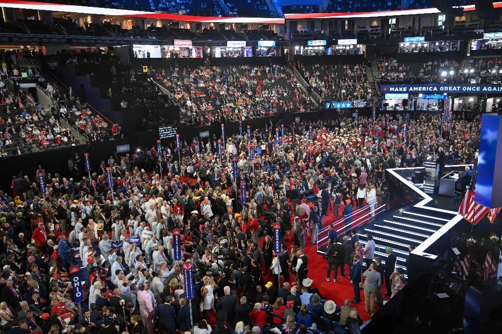 Los delegados participan en la votación nominal durante el primer día de la Convención Nacional Republicana de 2024 en el Foro Fiserv en Milwaukee, Wisconsin, el 15 de julio de 2024. Foto Afp