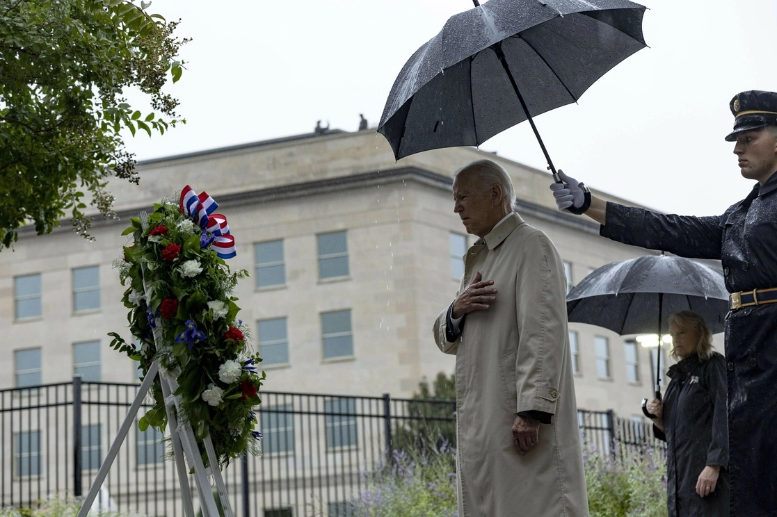 El presidente de EU, Joe Biden, estuvo en el Pentágono para conmemorar el 21 aniversario del ataque a las Torres Gemelas de 2001. Foto Afp