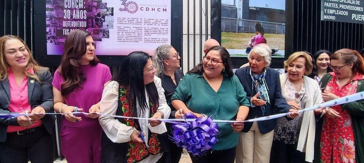 Se inauguró una exposición fotográfica con motivo del del 30 aniversario de la CDHC. Foto tomada de la cuenta de Twitter @CitlaHM
