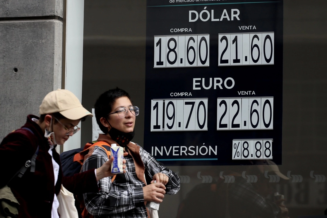 Este jueves el dólar mostró una debilidad antes tensiones políticas en países de Asia. Foto Roberto García