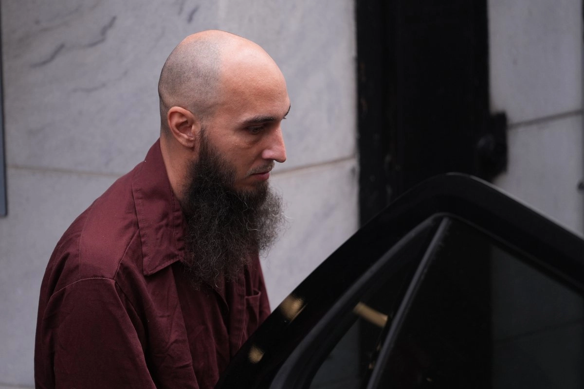 Cody Balmer sale del juzgado del condado de Dauphin, en Harrisburg, Pensilvania, el 14 de octubre de 2025. 