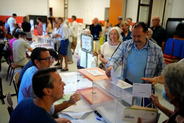 Centro de votación en Madrid, España. Foto Ap