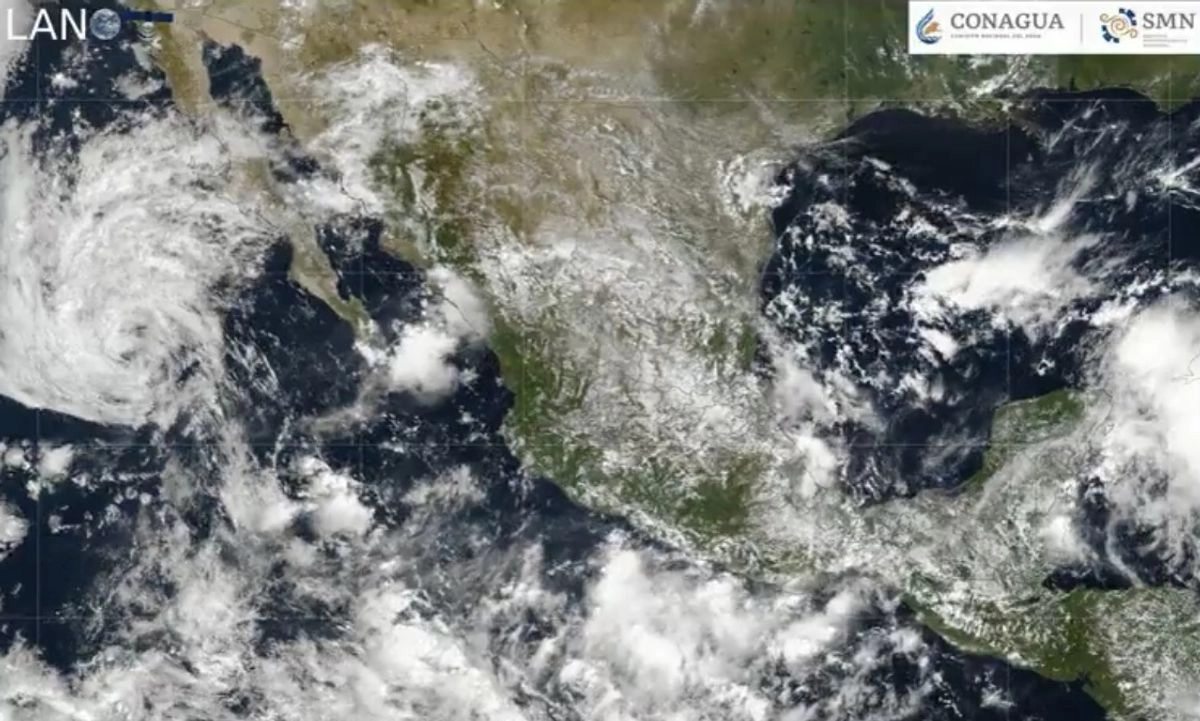 La depresión tropical 'Mario', se ubica frente a la costa occidental de la Península de Baja California. Imagen tomada de la cuenta de X 