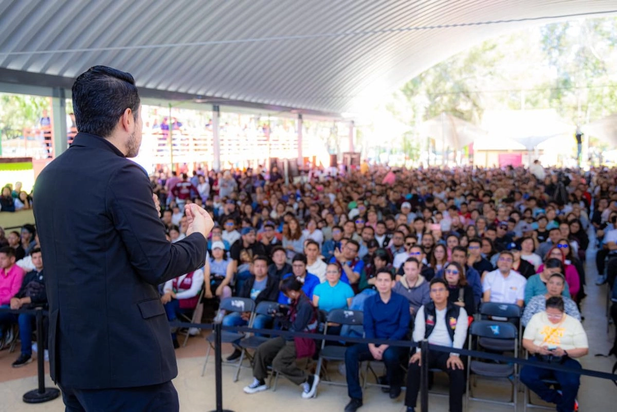 La mandataria afirmó que decidió hacer la mega clase en el parque Tezozómoc, porque se quiere convertir a Azcapotzalco en un polo tecnológico, pues tiene todas las condiciones para que desarrolle e impulse la capacitación tecnológica.
