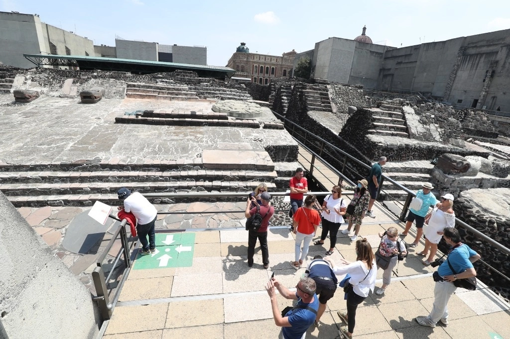 Turistas en el Templo Mayor, en marzo pasado. Foto María Luisa Severiano