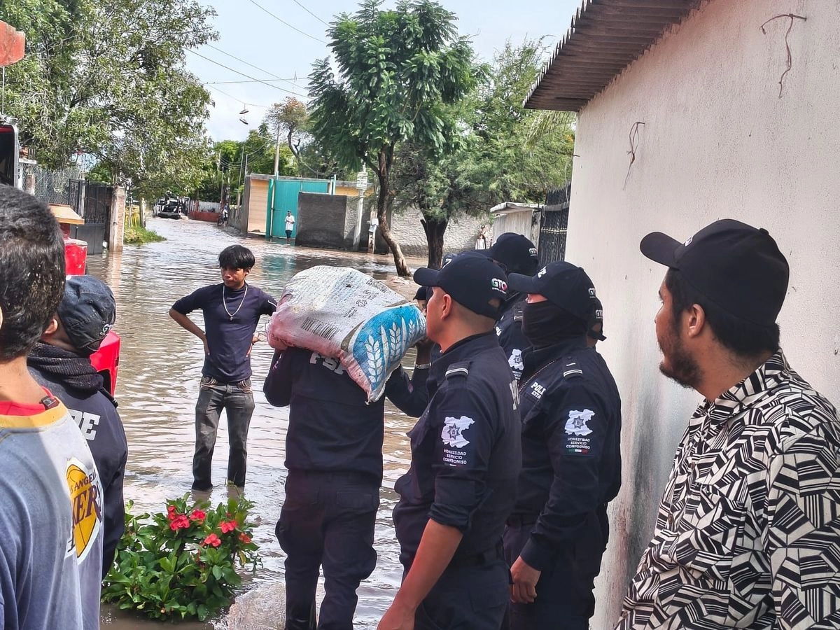 En Pénjamo, Guanajuato, fueron evacuadas 44 familias que se refugiaron con parientes y amigos, ya que el agua alcanzó hasta el metro de altura en sus viviendas. Foto 