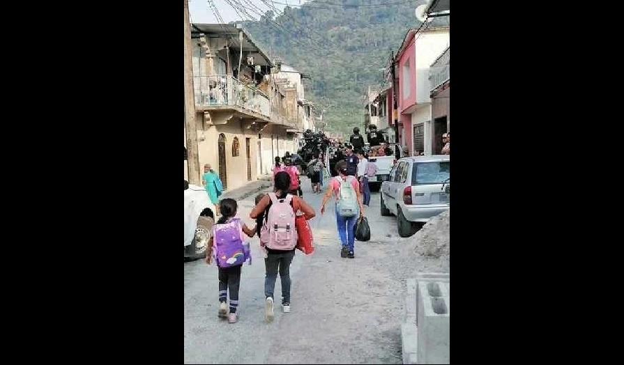Familias desplazadas de Tila, Chiapas, regresando a sus casas en condiciones de seguridad, en junio pasado. Foto Facebook Noti Chiapas Selva/ archivo