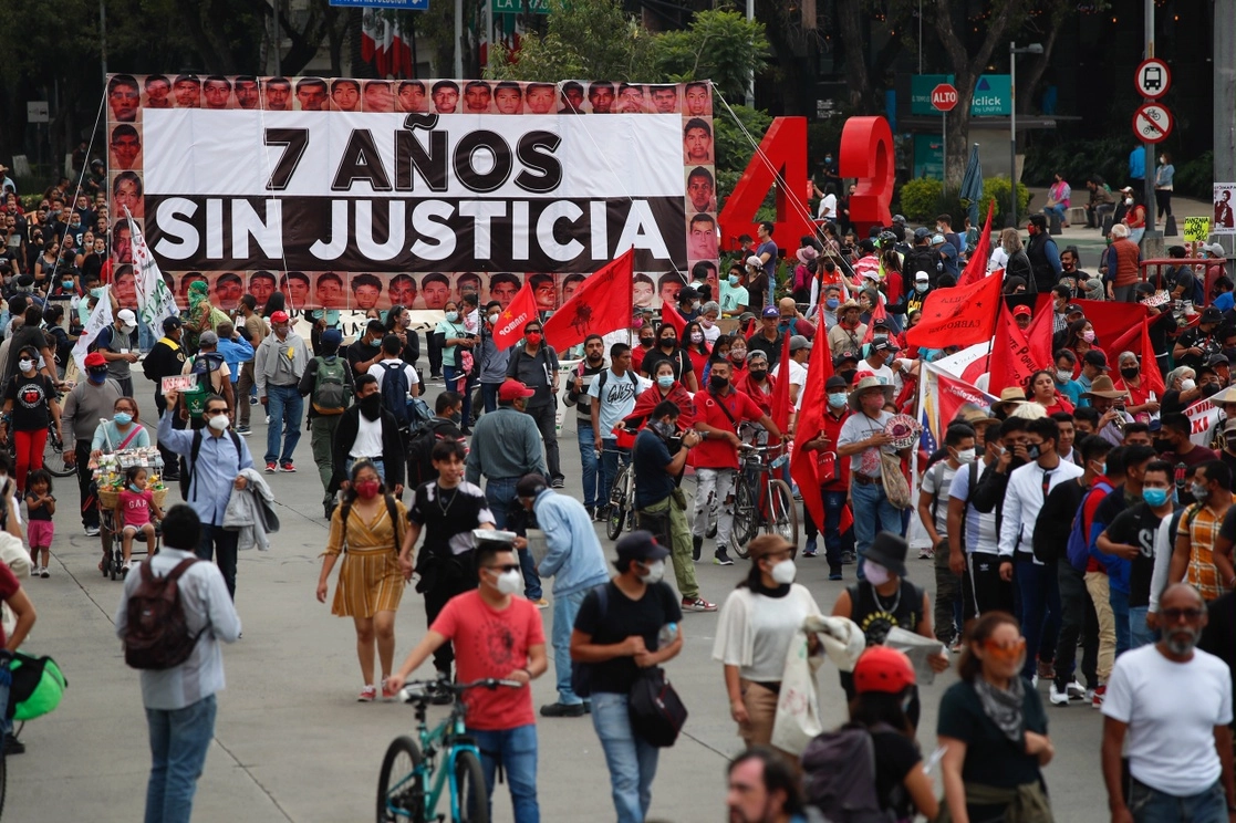 Protesta por el séptimo aniversario de la desaparición de los normalistas de Ayotzinapa. Foto Cristina Rodríguez