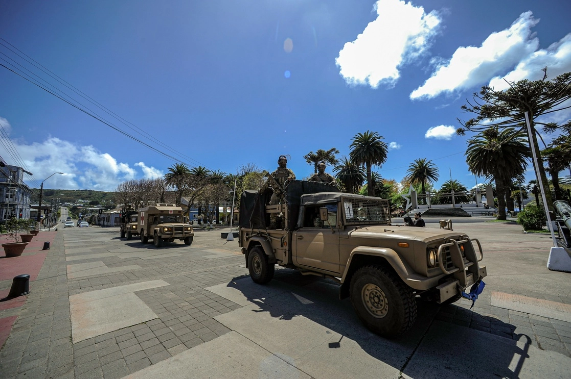 Por orden del presidente Sebastián Piñera, militares se dirigen a la Araucanía. Foto Ap