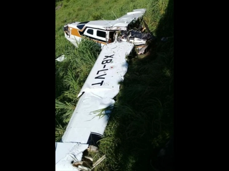 La aeronave, con matrícula XB-LVT, se desplomó entre los poblados El Laurel y El Comedero. Foto La Jornada