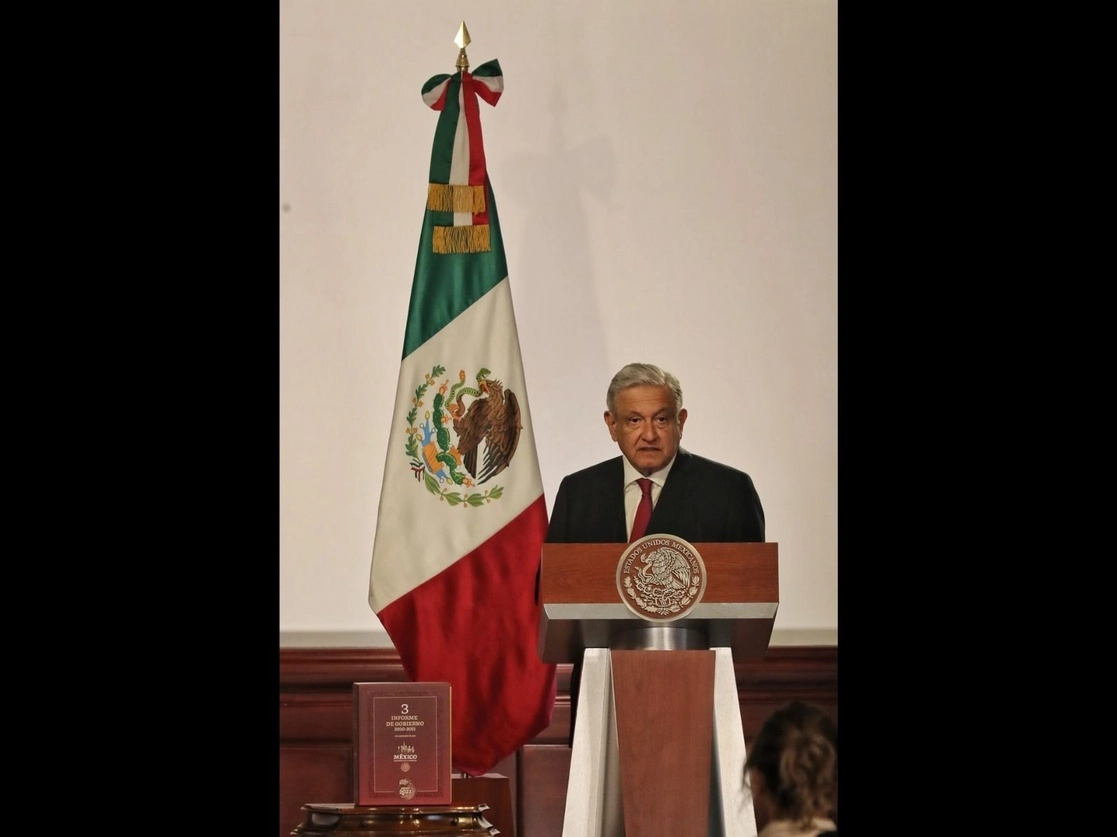 El presidente Andrés Manuel López Obrador ofrece su tercer informe de Gobierno desde el Recinto de Homenaje a Benito Juárez en Palacio Nacional, Ciudad de México, el 1 de septiembre de 2021. Foto Marco Peláez