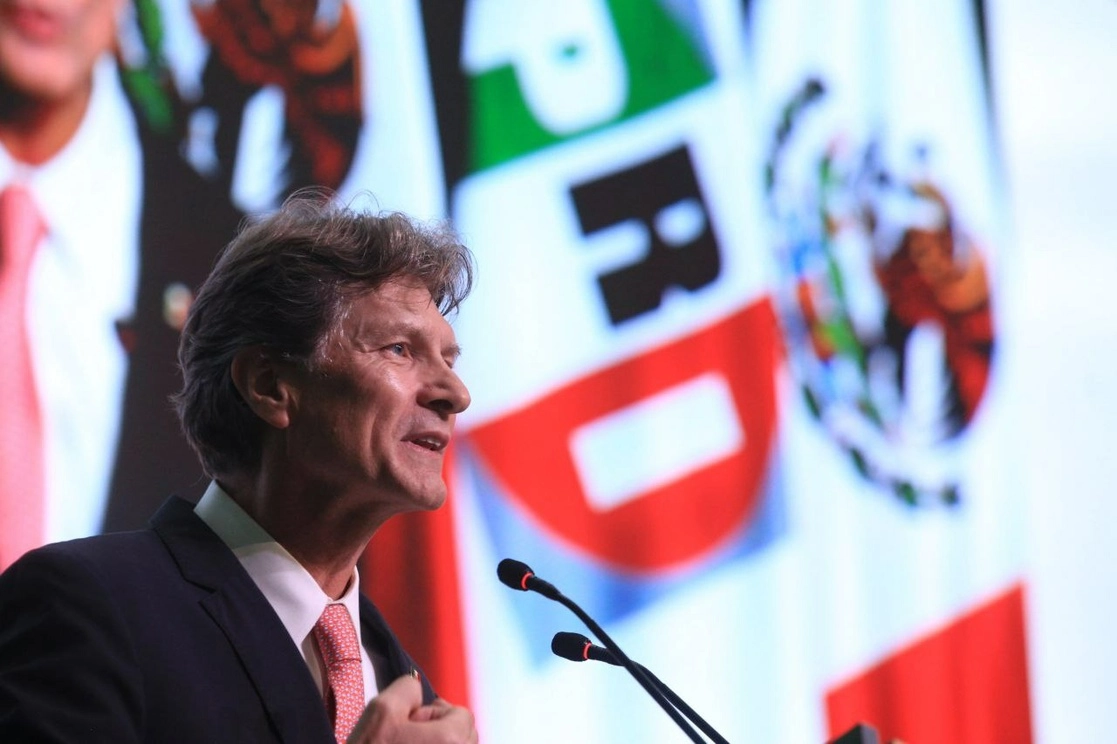 El priísta Enrique de la Madrid durante el foro "Diálogos por México". Foto tomada de la cuenta de Twitter @PRI_Nacional