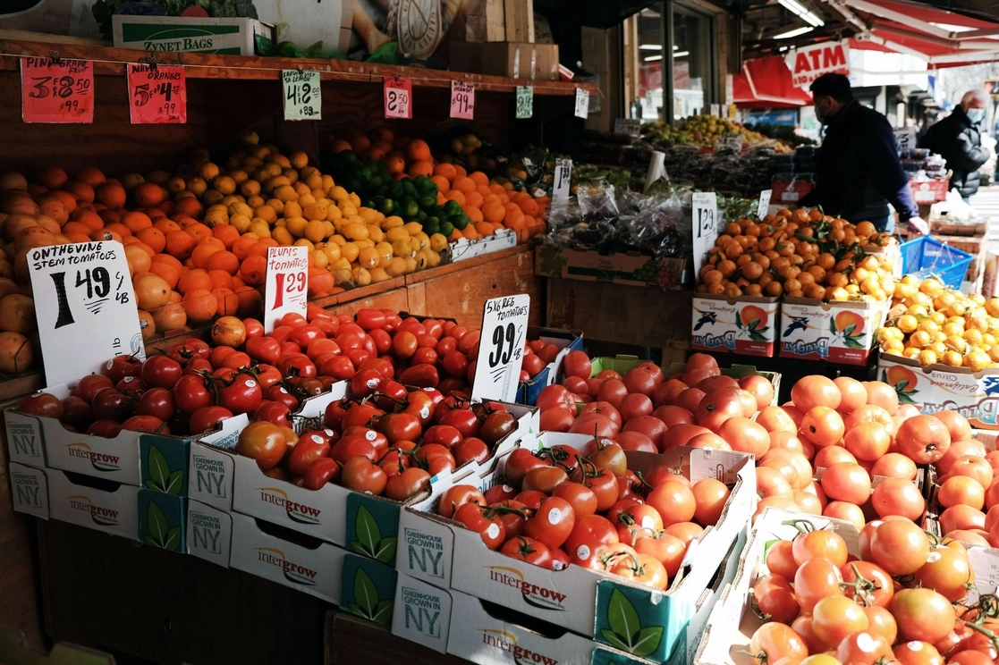 Mercado al aire libre en Brooklyn, Nueva York. La inflación continúa aumentando en Estados Unidos. Foto Afp