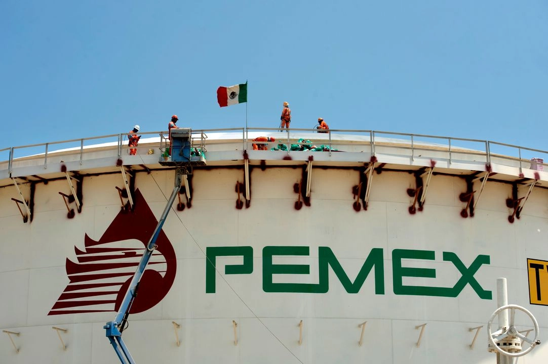 Los ingresos de Pemex en los primeros cinco meses del año fueron 34.6 por ciento menores a los del mismo lapso de 2024. La imagen, en la refinería de Salina Cruz, Oaxaca.