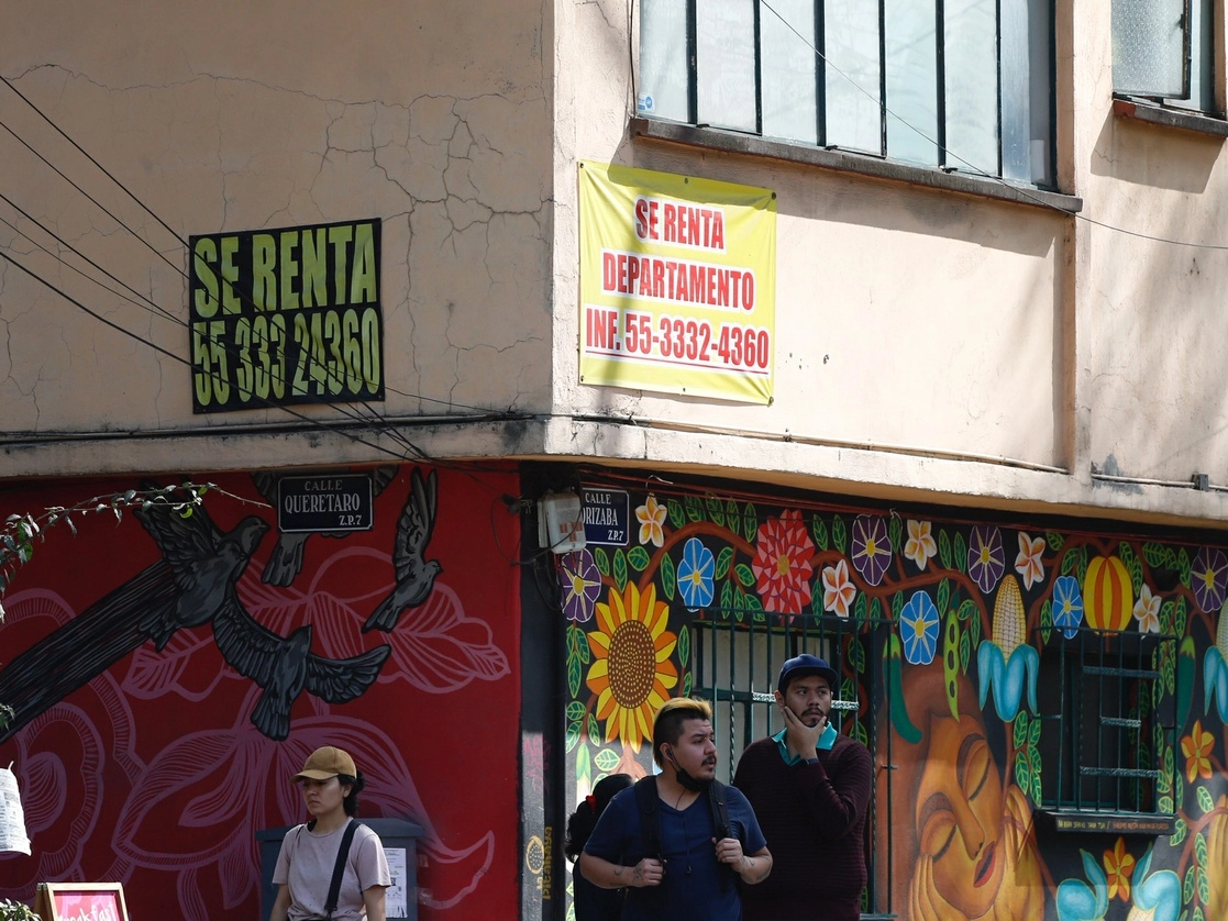 Como consecuencia de la llegada a la capital de extranjeros que laboran de manera remota, se encarecieron rentas, restaurantes y otros productos y servicios. Foto Guillermo Sologuren 