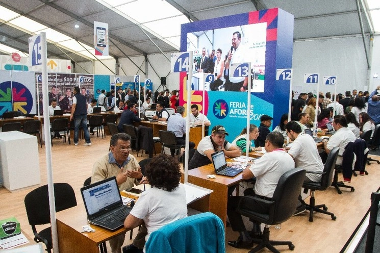 El monto por Seguro de Desempleo que retiraron los mexicanos de sus Afore se disparó 53% en febrero. Foto Cuartoscuro/Archivo