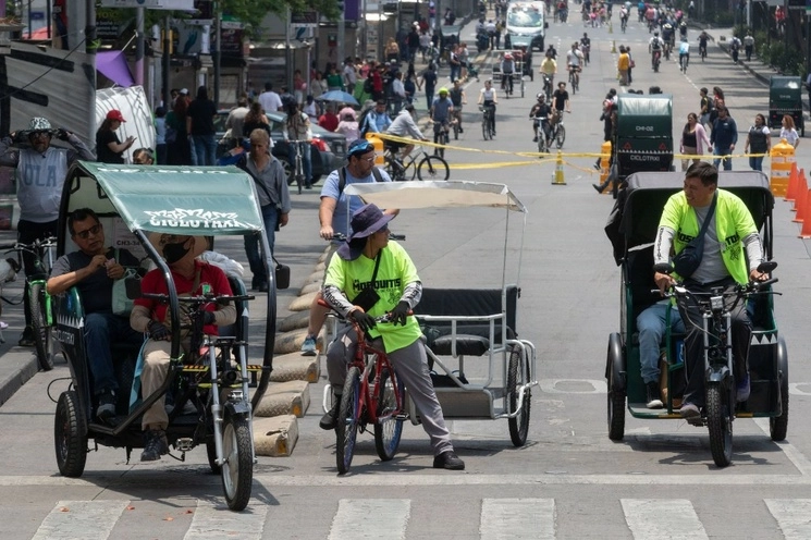 Debido a la afluencia que genera el Gran Maratón de la CDMX los bicitaxis aumentaron los costos de su servicio. Foto Cuartoscuro