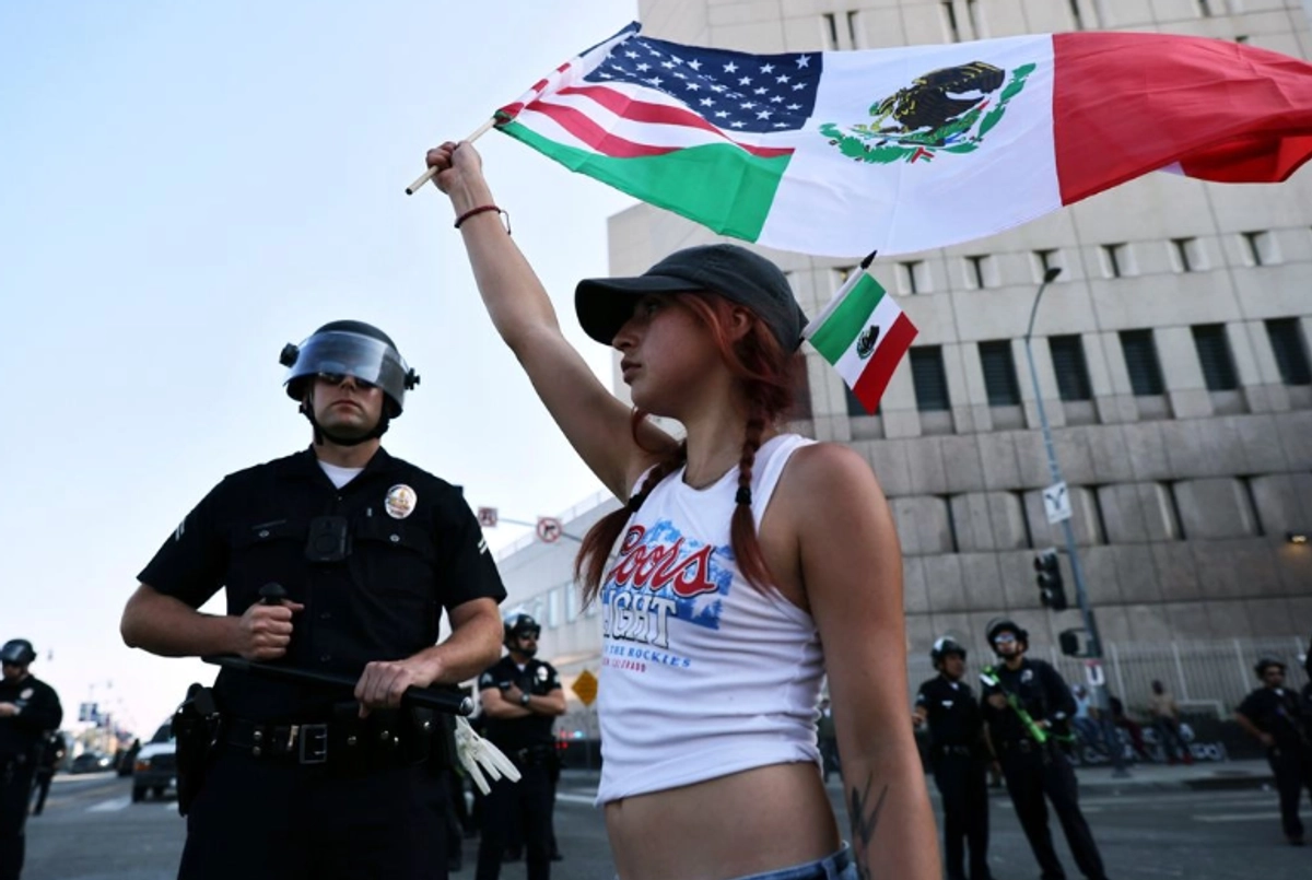 Las detenciones del ICE promediaron 8 mil casos mensuales entre 2023 y 2024; en 2025 aumentaron a 19 mil. Aun así, es una cifra reducida si se considera que en EU residen unos 11 millones de migrantes no autorizados. Foto