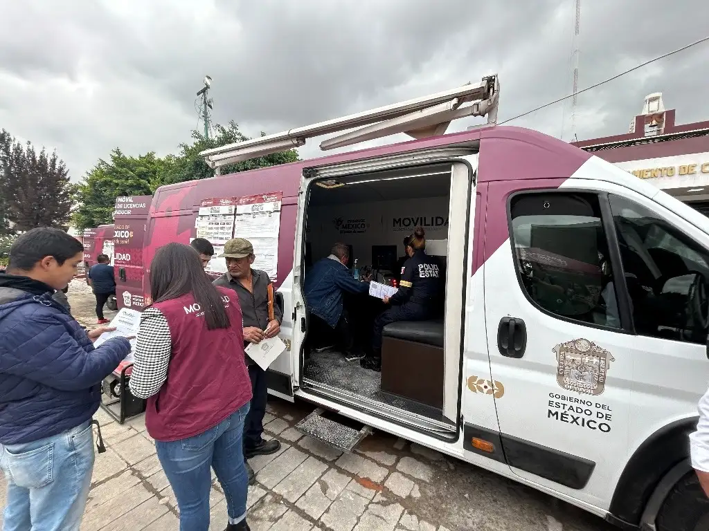 En el Estado de México, se pasó de 30 mil a 60 mil licencias de conducir expedidas mensualmente. Foto René Ramón   
