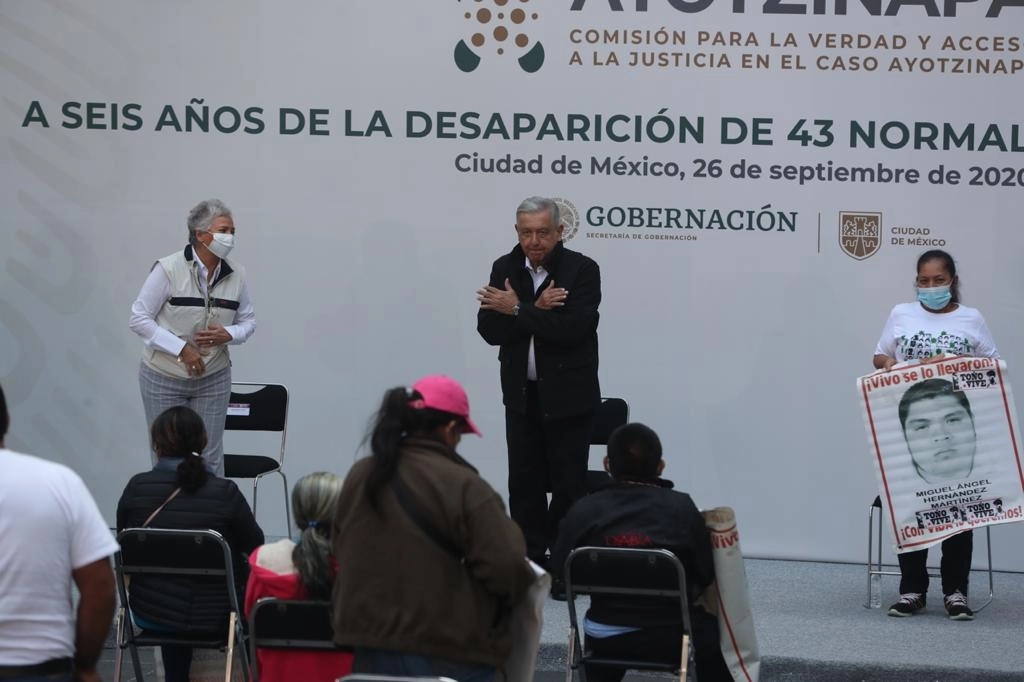 El presidente Andrés Manuel López Obrador durante el informe por los seis años de la desaparición de los 43 normalistas de Ayotzinapa. Foto José Antonio López