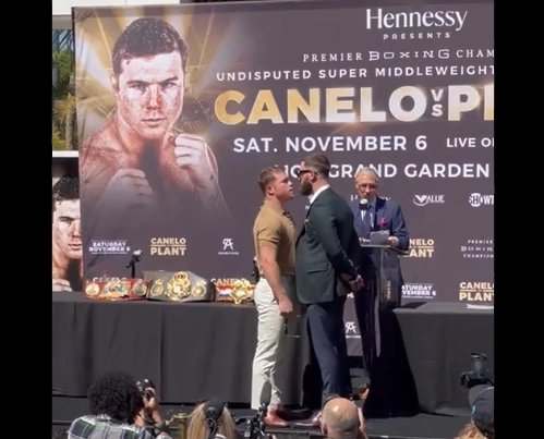 'Canelo' Álvarez y Plant durante la conferencia de prensa en Los Ángeles. Foto @Canelo
