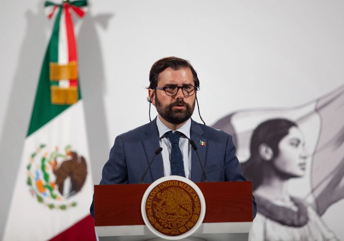 Alejandro Svarch, director general del IMSS-Bienestar durante una conferencia de prensa en Palacio Nacional.
